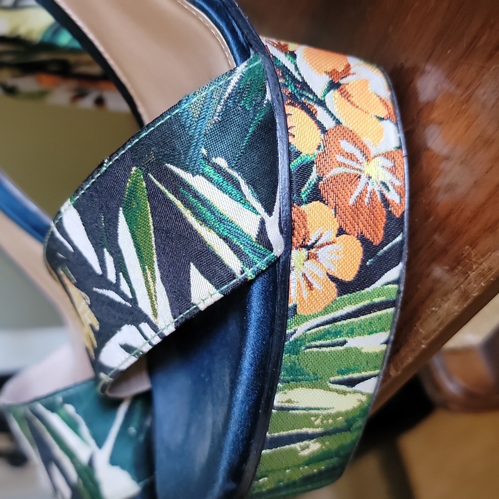 Stuart Weitzman Multicolor Floral Platform Sandals - Picture 3 of 14